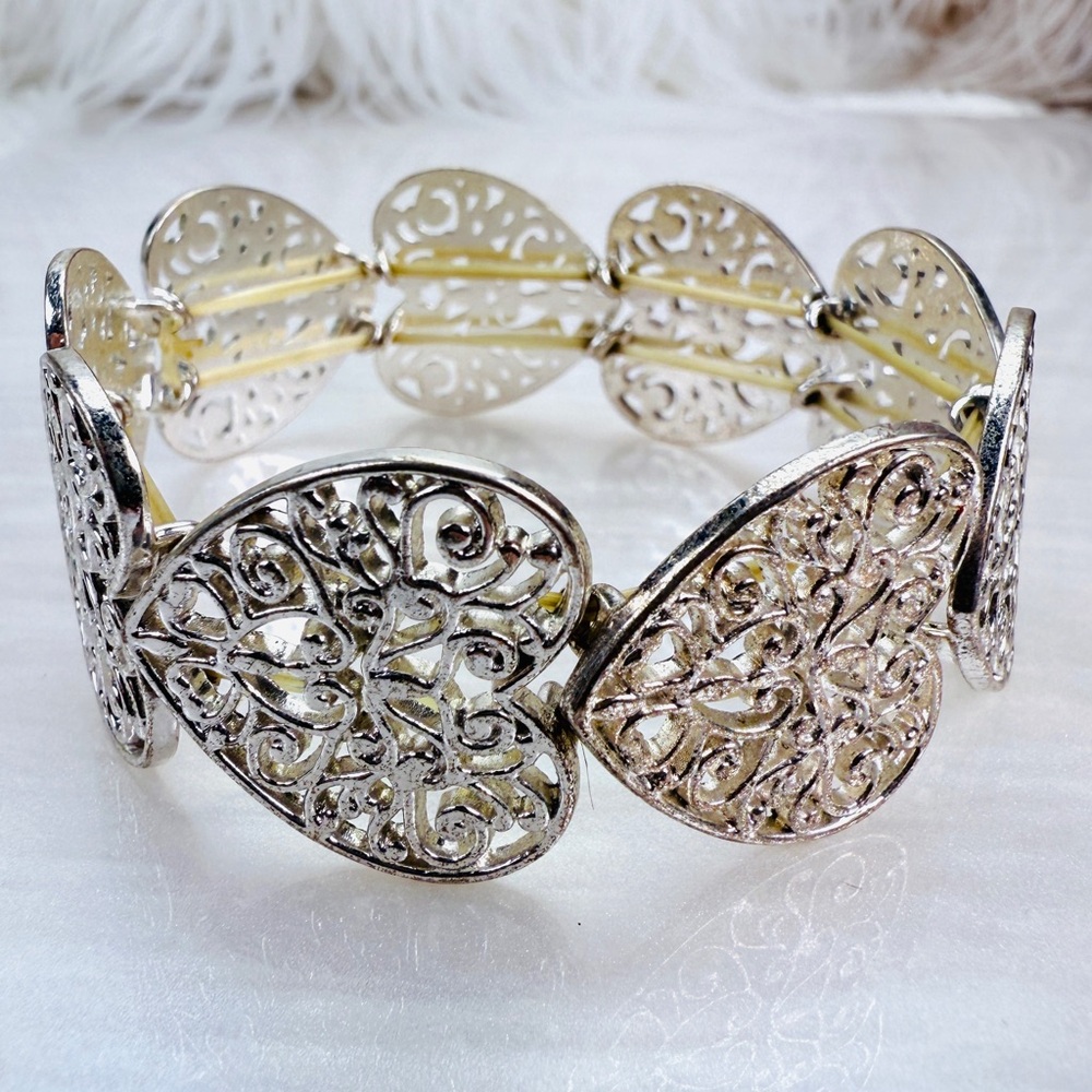 Pretty Silvertone filigree heart stretch bracelet